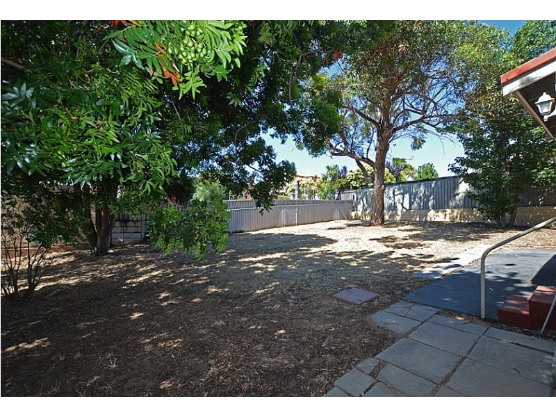 14 Ellement Parade, Coogee WA 6166