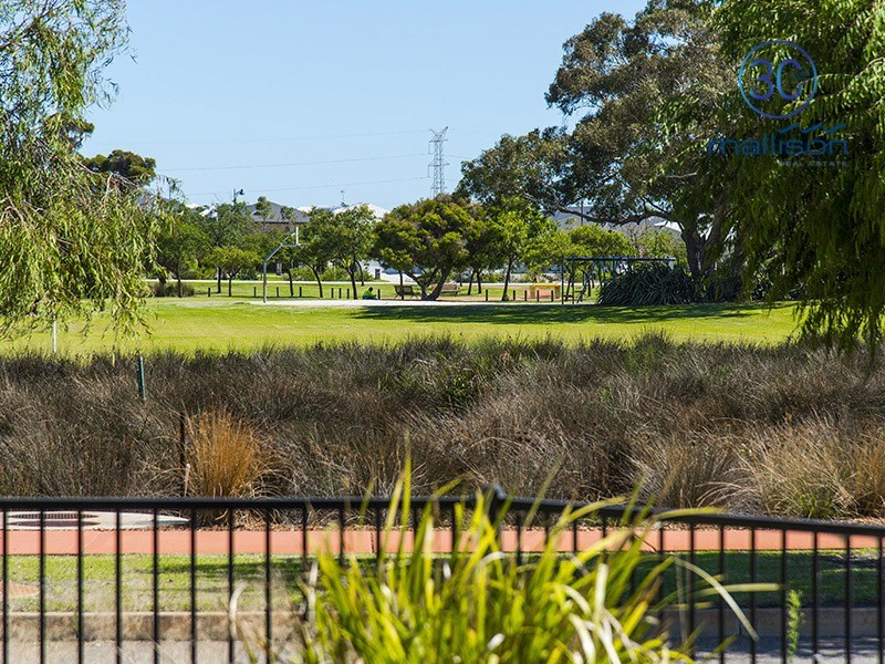 9 Bordeaux Parade, Piara Waters WA 6112