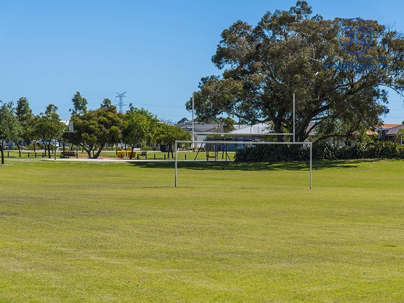 9 Bordeaux Parade, Piara Waters WA 6112