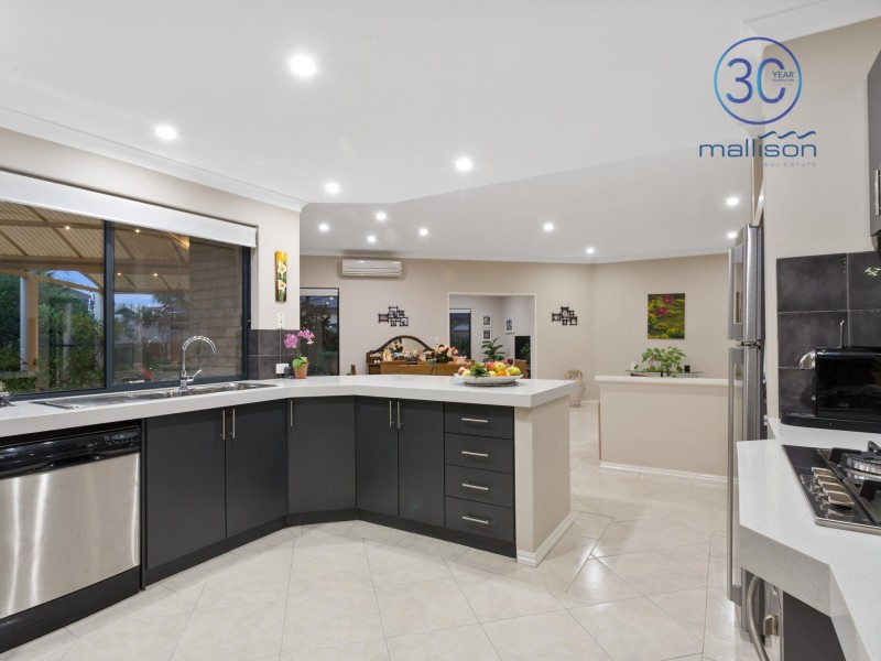 11 Raeside Way, Canning Vale WA 6155