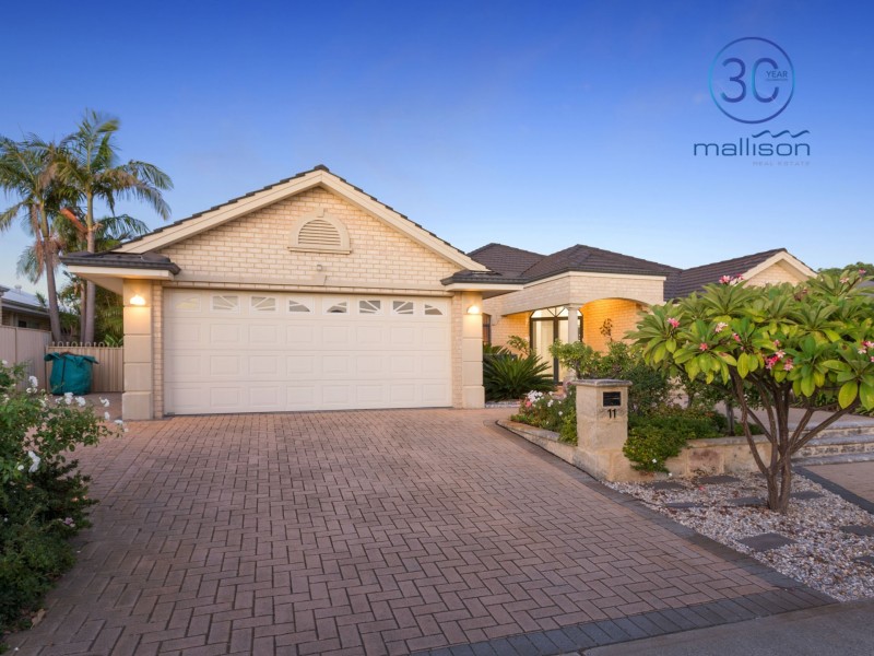 11 Raeside Way, Canning Vale WA 6155