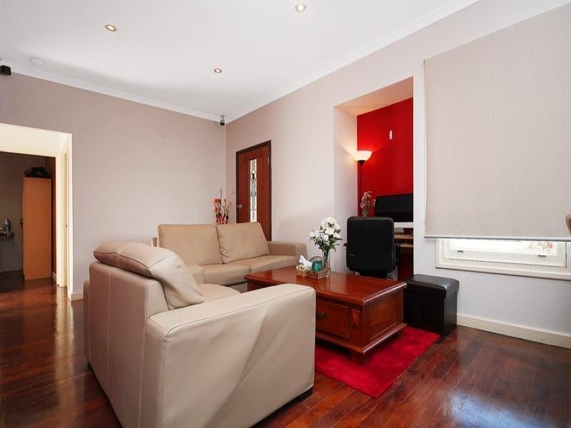 17 Hartfield Street, Queens Park WA 6107