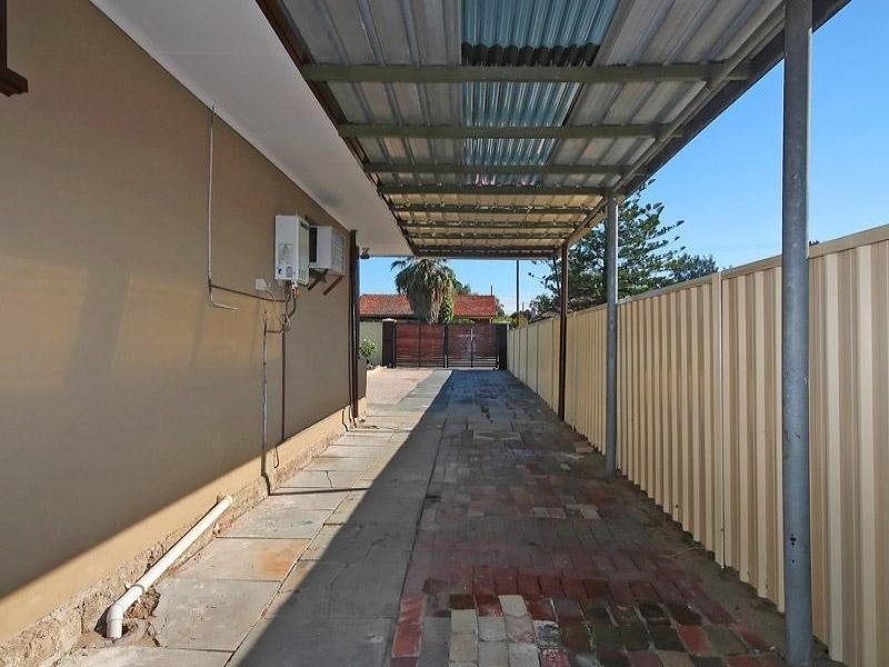 17 Hartfield Street, Queens Park WA 6107