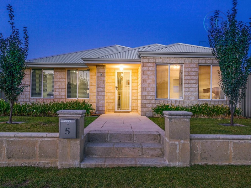 5 Bordeaux Parade, Piara Waters WA 6112