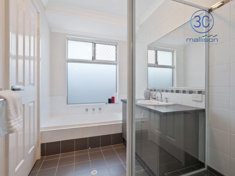 5 Bordeaux Parade, Piara Waters WA 6112