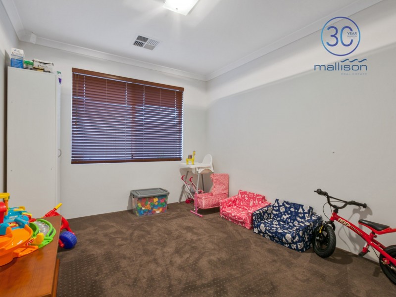 5 Bordeaux Parade, Piara Waters WA 6112