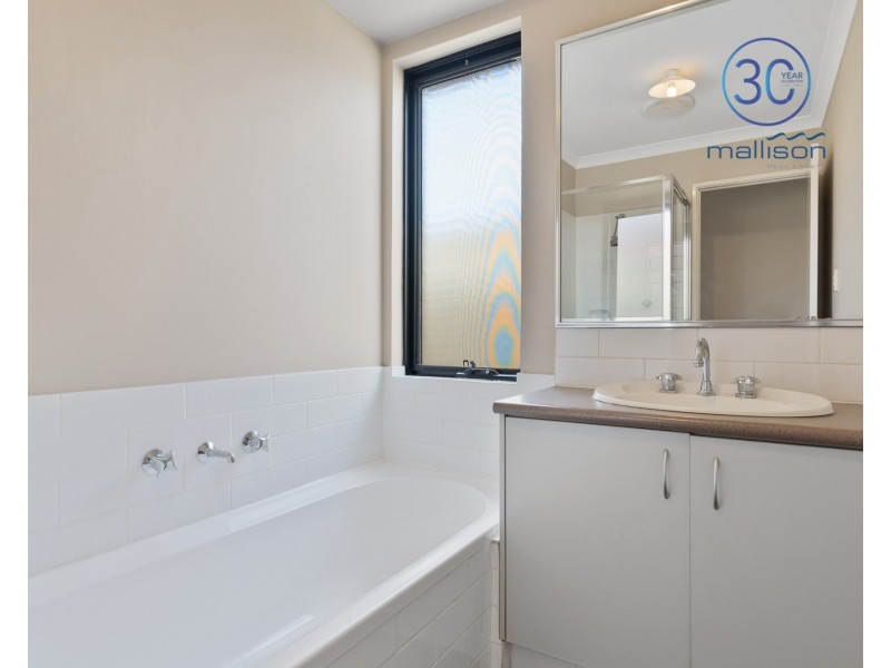 24/11 Hazlett Way, Canning Vale WA 6155