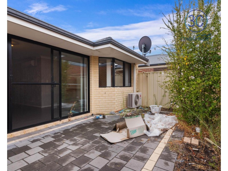 24/11 Hazlett Way, Canning Vale WA 6155