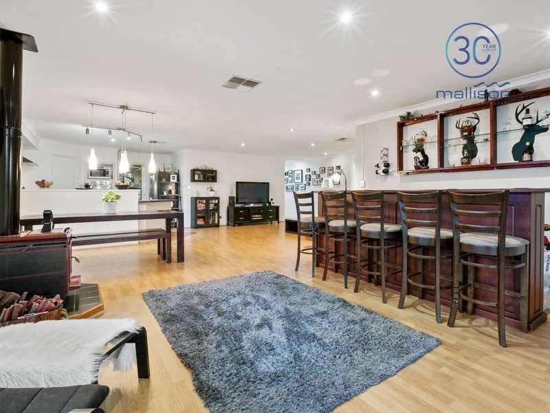 9 Jefferson Way, Piara Waters WA 6112