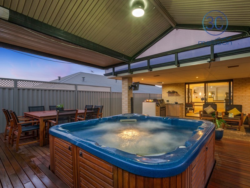 9 Jefferson Way, Piara Waters WA 6112