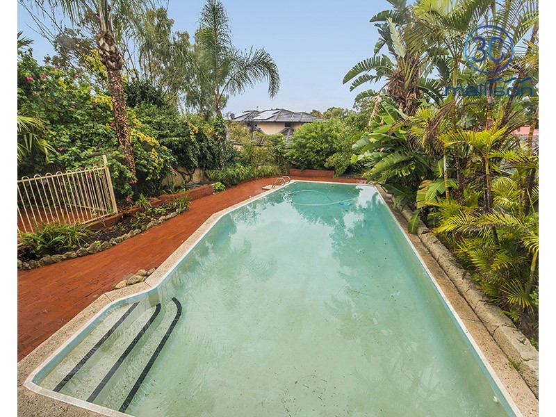 18 Drew Road, Ardross WA 6153