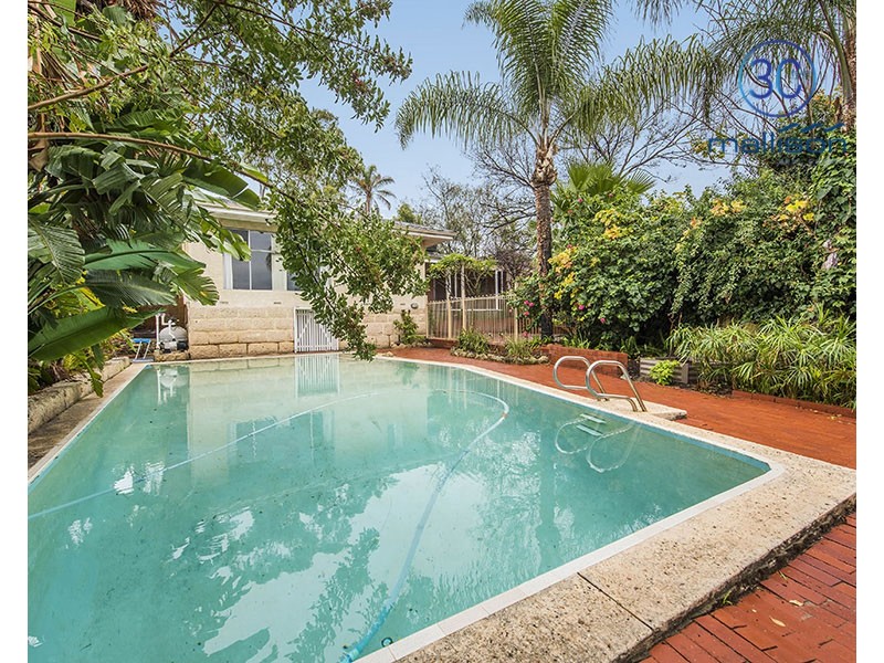 18 Drew Road, Ardross WA 6153