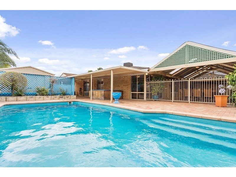 13 Sellen Court, Leeming WA 6149