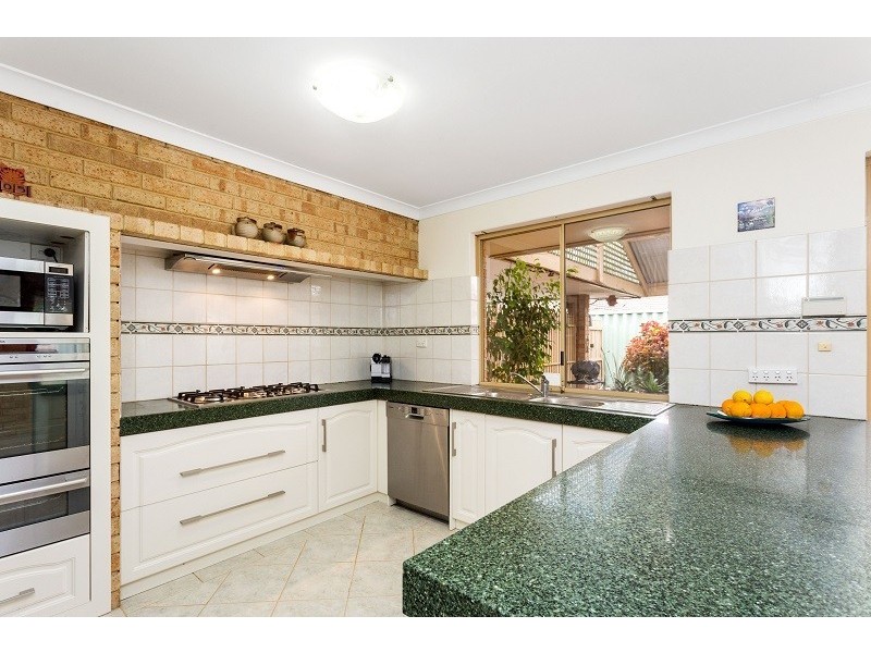 13 Sellen Court, Leeming WA 6149