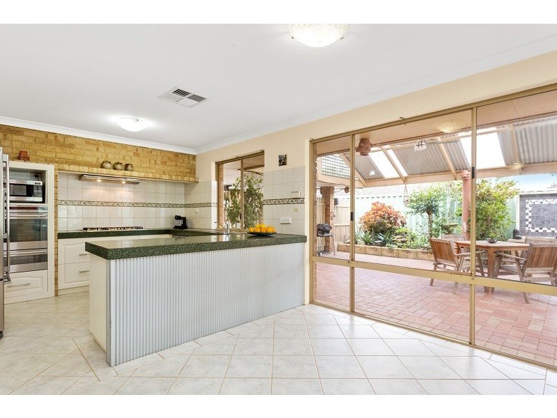 13 Sellen Court, Leeming WA 6149