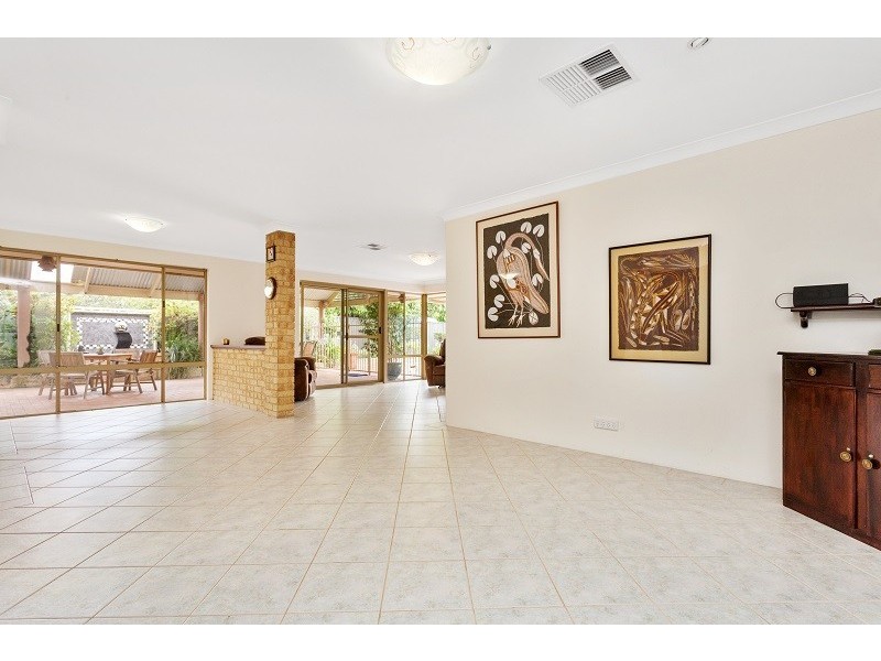 13 Sellen Court, Leeming WA 6149