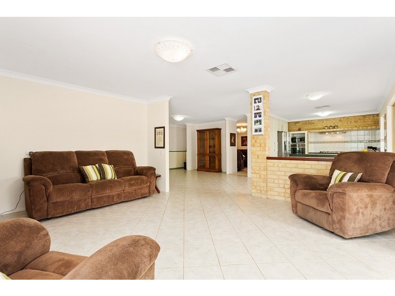 13 Sellen Court, Leeming WA 6149