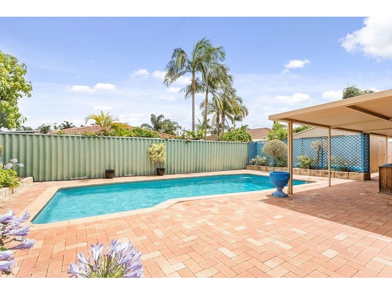 13 Sellen Court, Leeming WA 6149