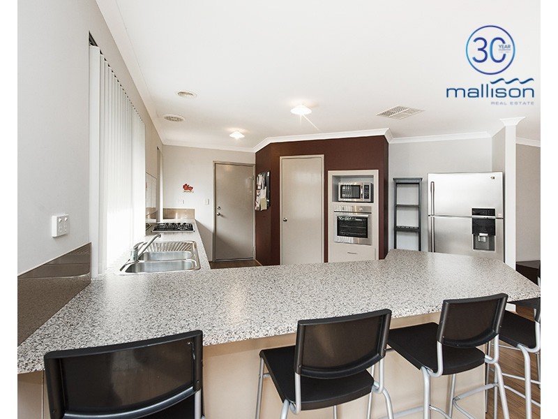 27 Waterfoot Loop, Canning Vale WA 6155