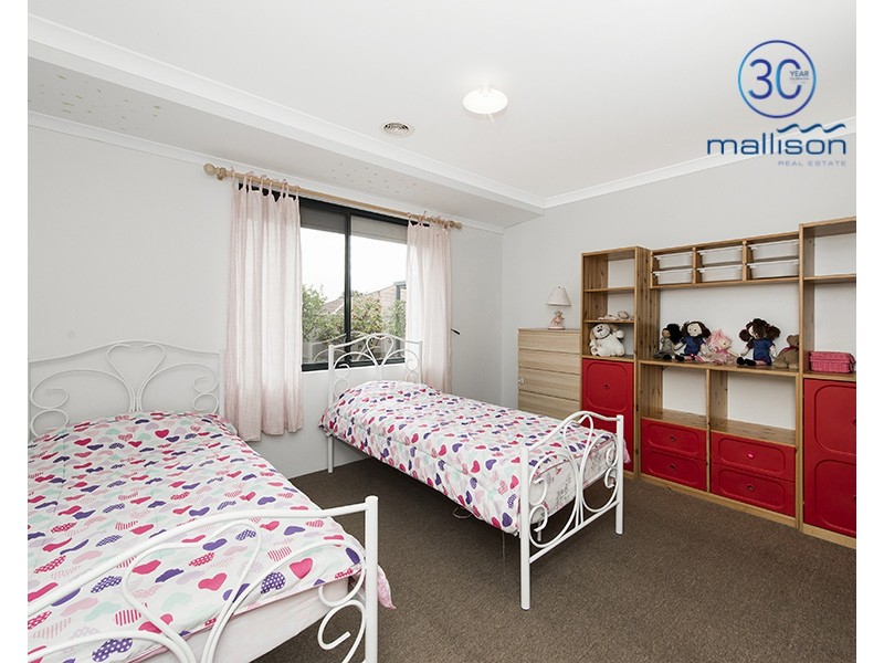 27 Waterfoot Loop, Canning Vale WA 6155