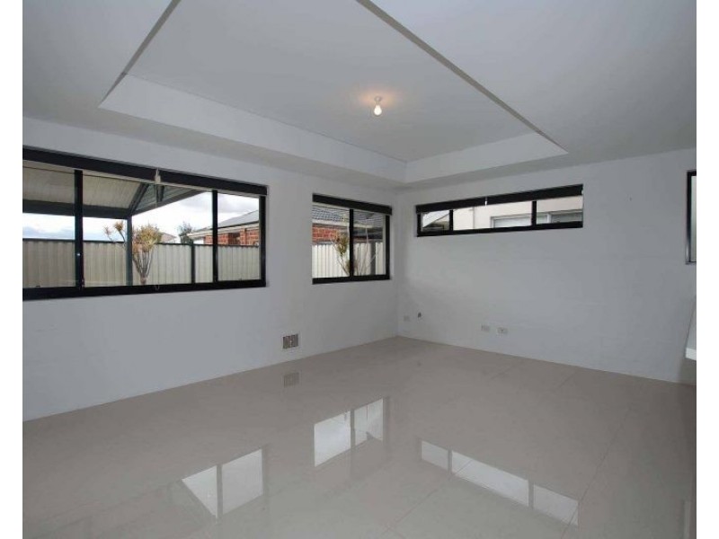 21 Fairlie Road, Canning Vale WA 6155