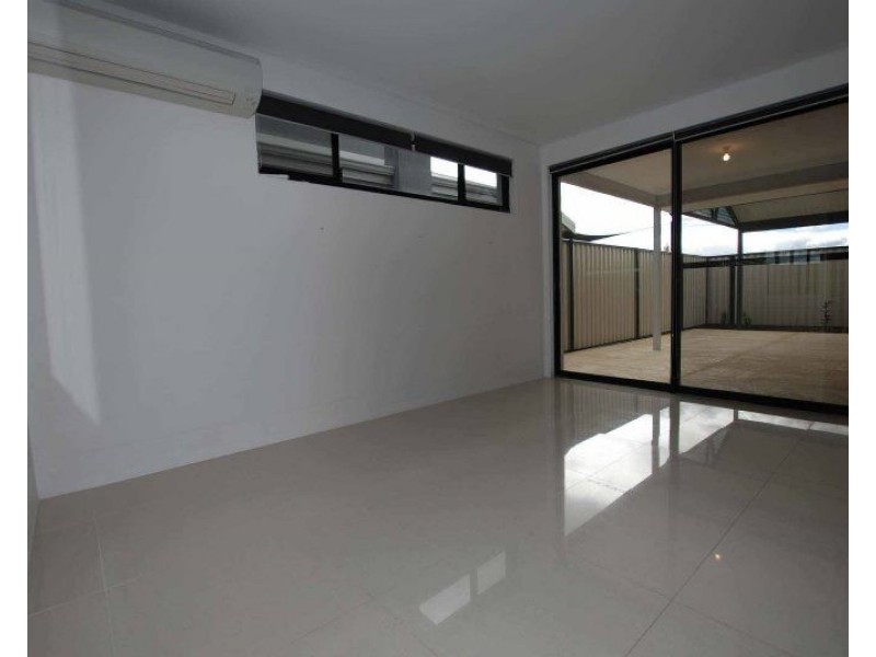 21 Fairlie Road, Canning Vale WA 6155