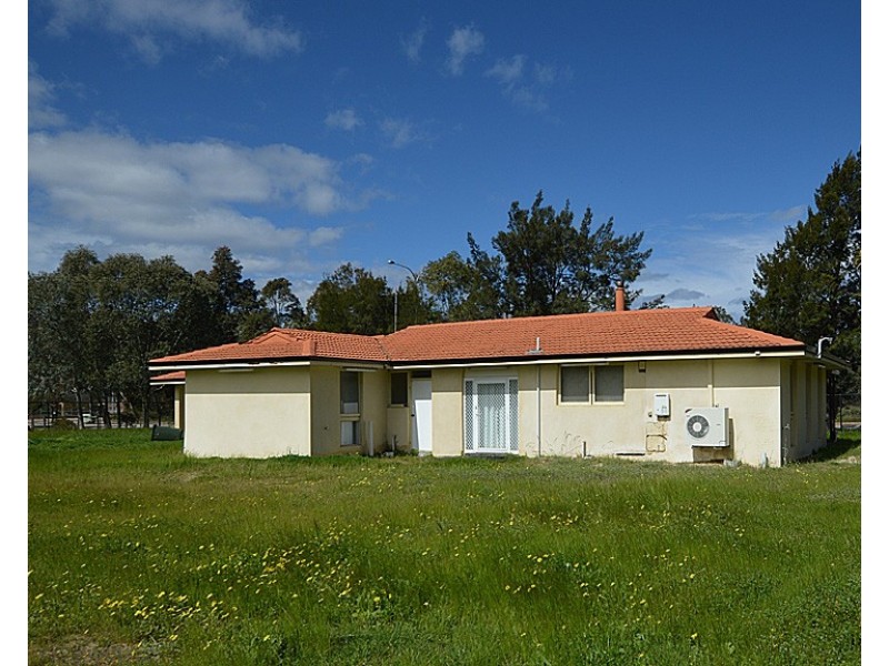 13 Lake Road, Champion Lakes WA 6111