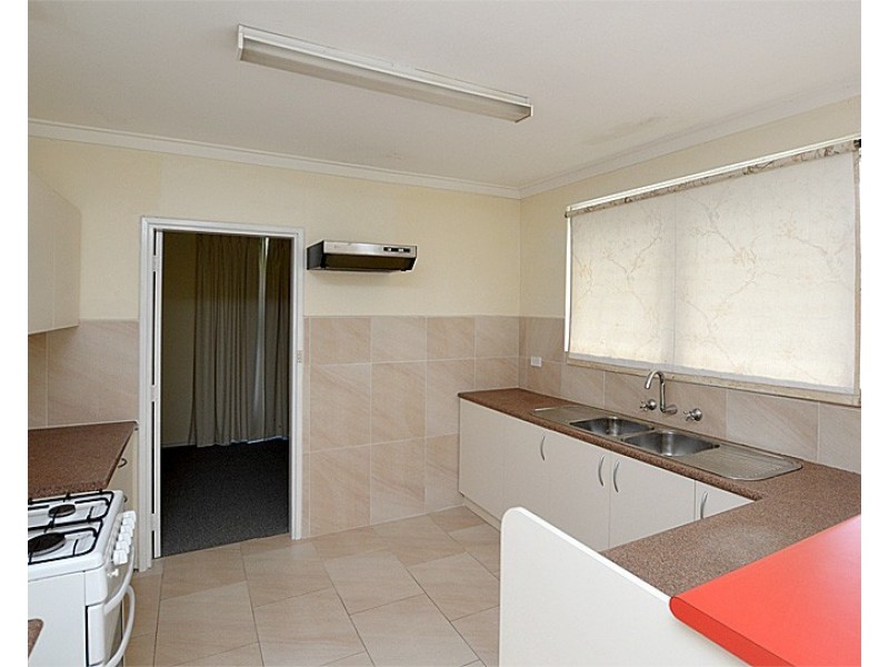 13 Lake Road, Champion Lakes WA 6111