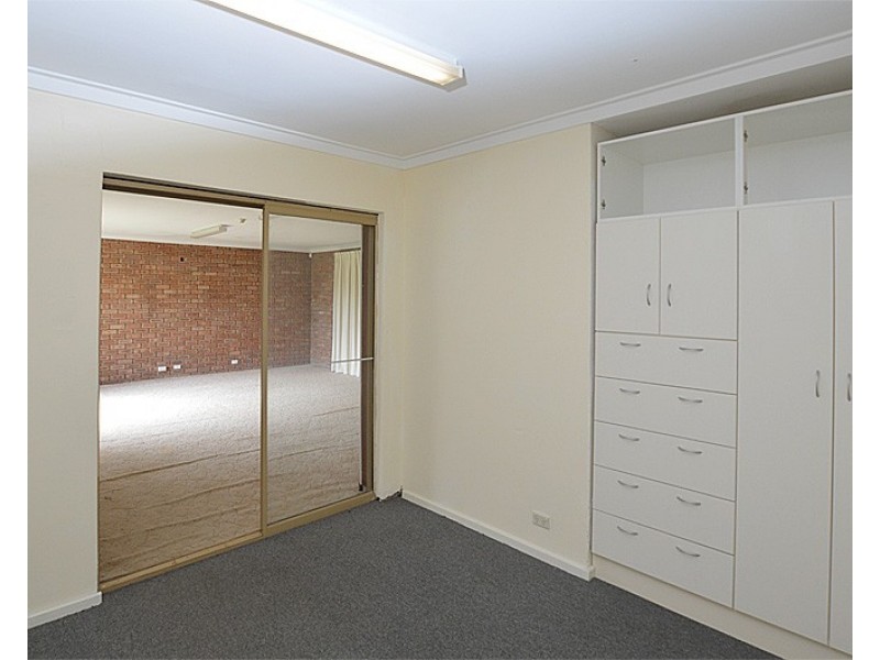 13 Lake Road, Champion Lakes WA 6111