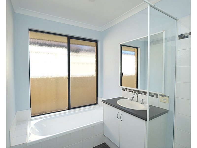 12 Dupont Way, Canning Vale WA 6155