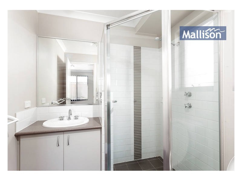 16/11 Hazlett Way, Canning Vale WA 6155