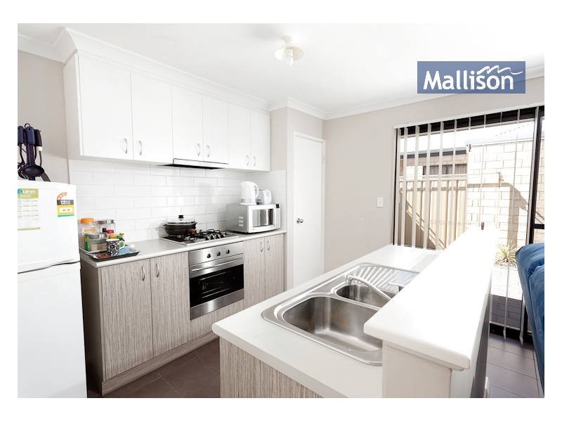 16/11 Hazlett Way, Canning Vale WA 6155