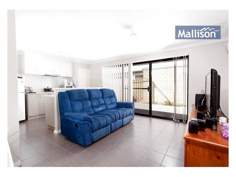 16/11 Hazlett Way, Canning Vale WA 6155