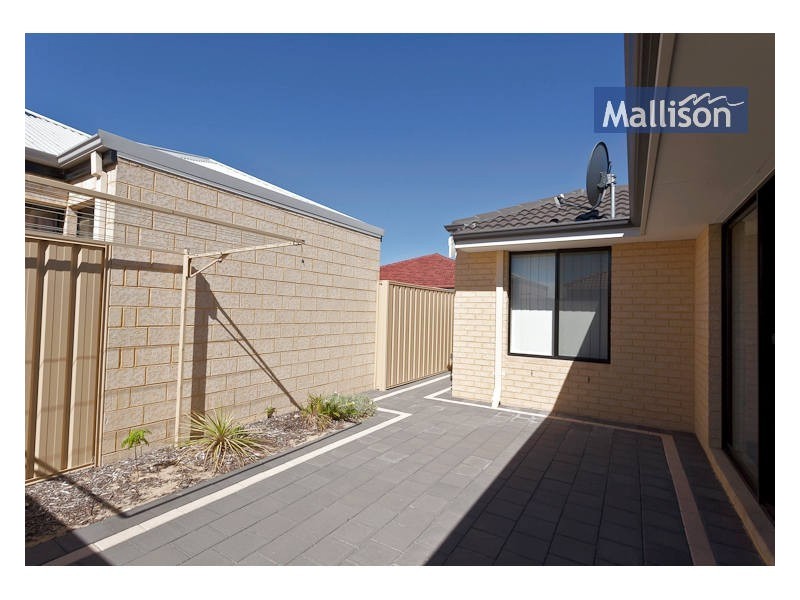 16/11 Hazlett Way, Canning Vale WA 6155