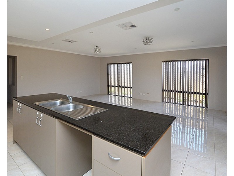 1 Bunratty Link, Canning Vale WA 6155