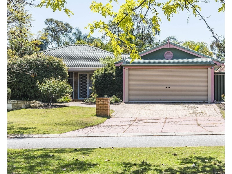 20 Woodland Dale, Canning Vale WA 6155