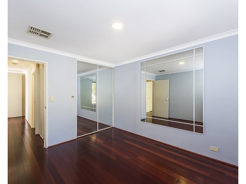 20 Woodland Dale, Canning Vale WA 6155