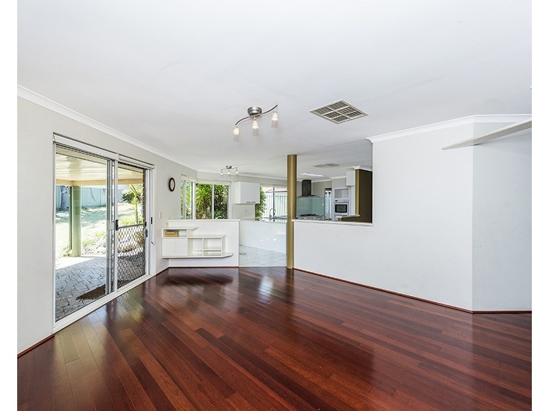 20 Woodland Dale, Canning Vale WA 6155
