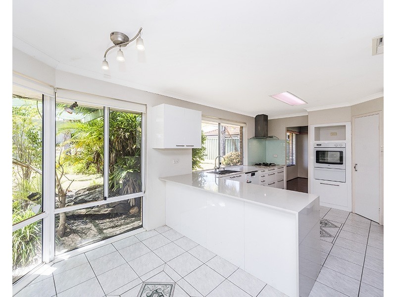 20 Woodland Dale, Canning Vale WA 6155