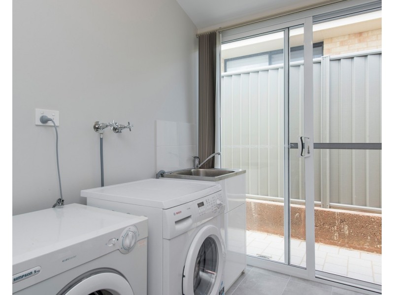 11 Needlewood Loop, Wandi WA 6167