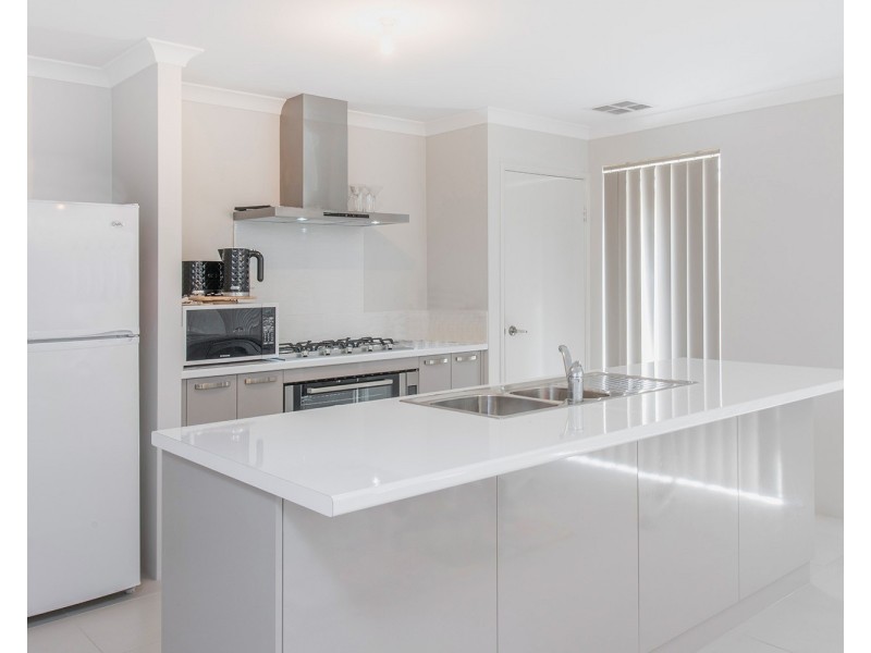 11 Needlewood Loop, Wandi WA 6167