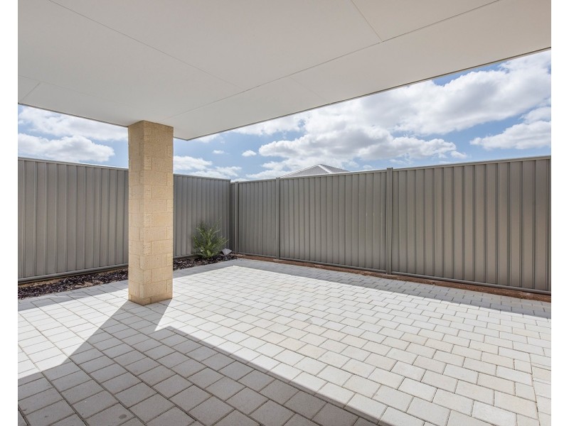 11 Needlewood Loop, Wandi WA 6167
