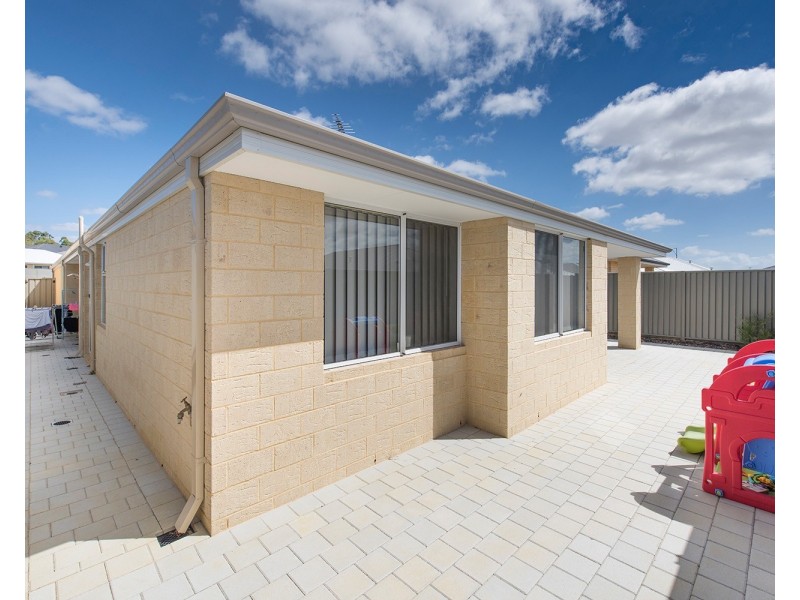 11 Needlewood Loop, Wandi WA 6167