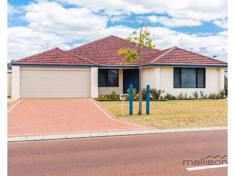 17 Dennis Way, Canning Vale WA 6155