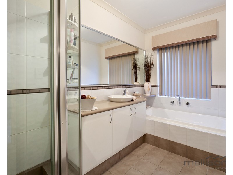 35 Bluestone Loop, Piara Waters WA 6112