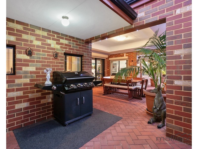 35 Bluestone Loop, Piara Waters WA 6112