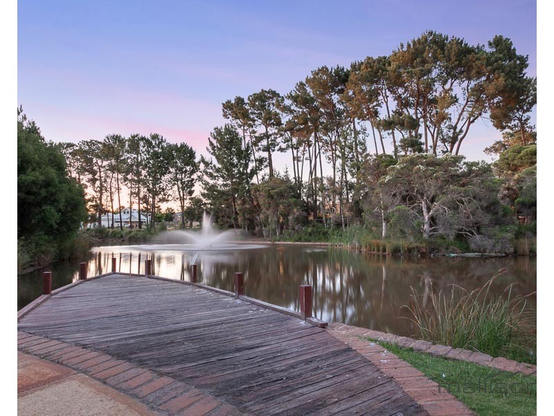35 Bluestone Loop, Piara Waters WA 6112