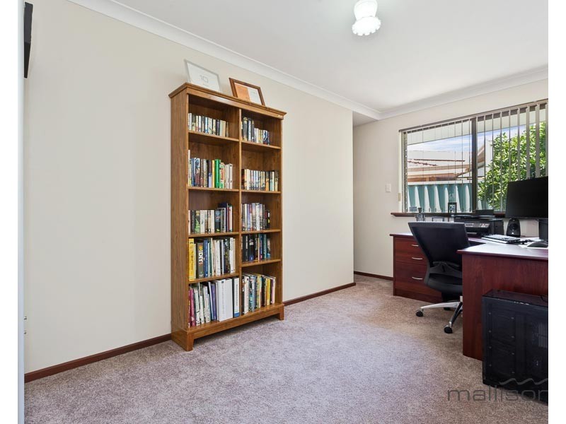 37 Pioneer Drive, Thornlie WA 6108