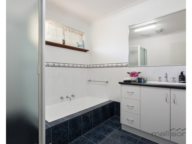 37 Pioneer Drive, Thornlie WA 6108