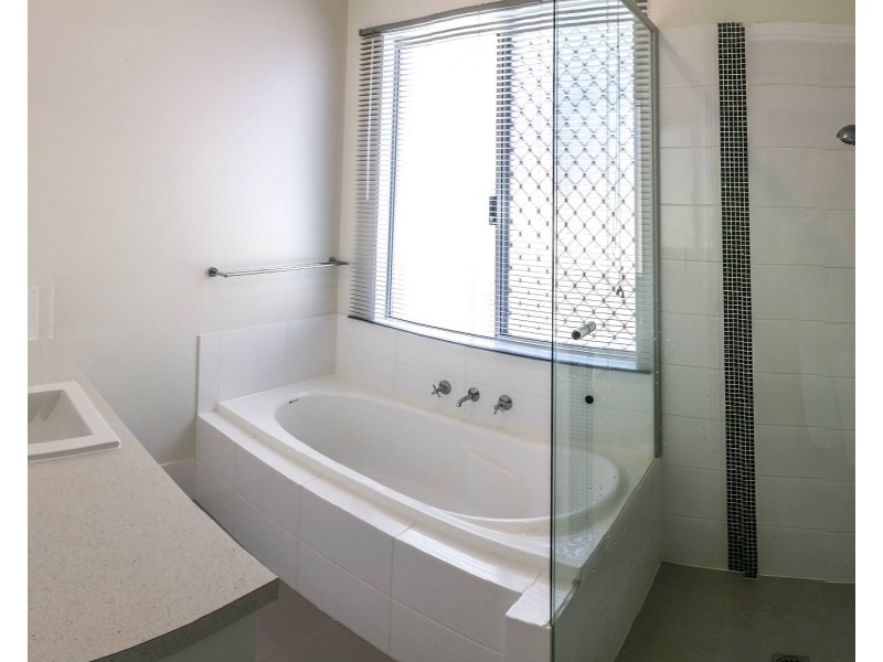 35 Range View Way, Thornlie WA 6108